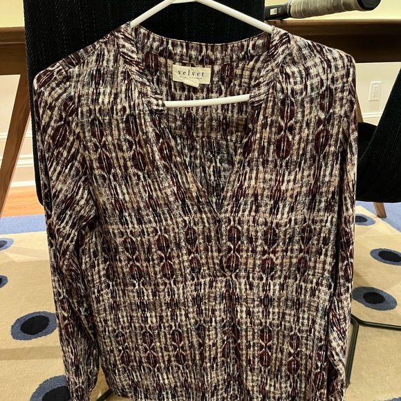 Beautiful Velvet blouse. Worn twice. - Picture 2 of 4